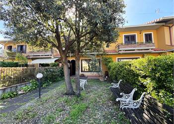 Villetta a schiera con giardino e ampi spazi - Trecastagni